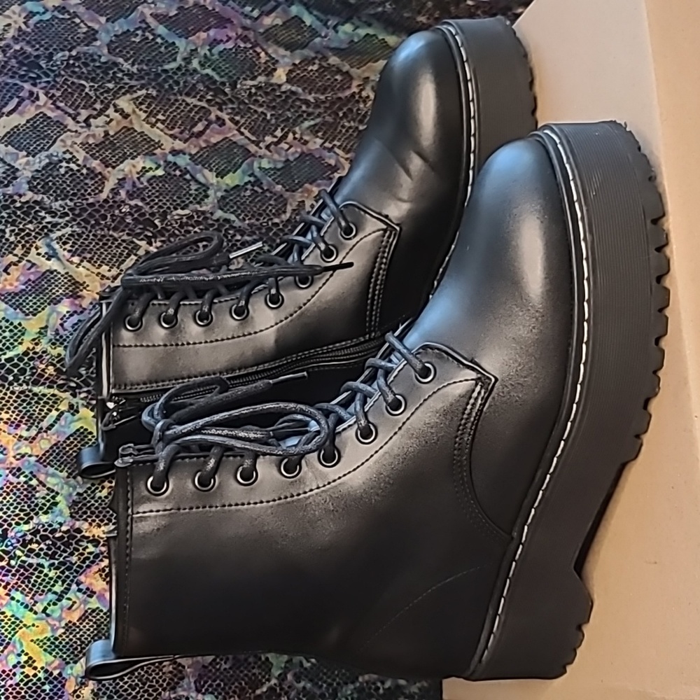 Steve Madden Combat Boot